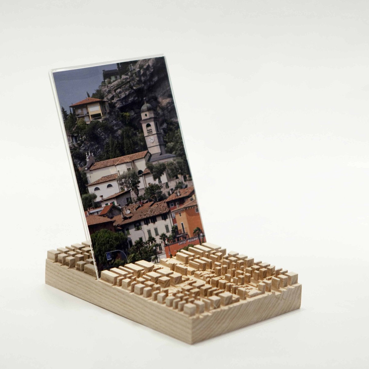 City, portafoto con base in legno riciclato, design Alessandro Marelli