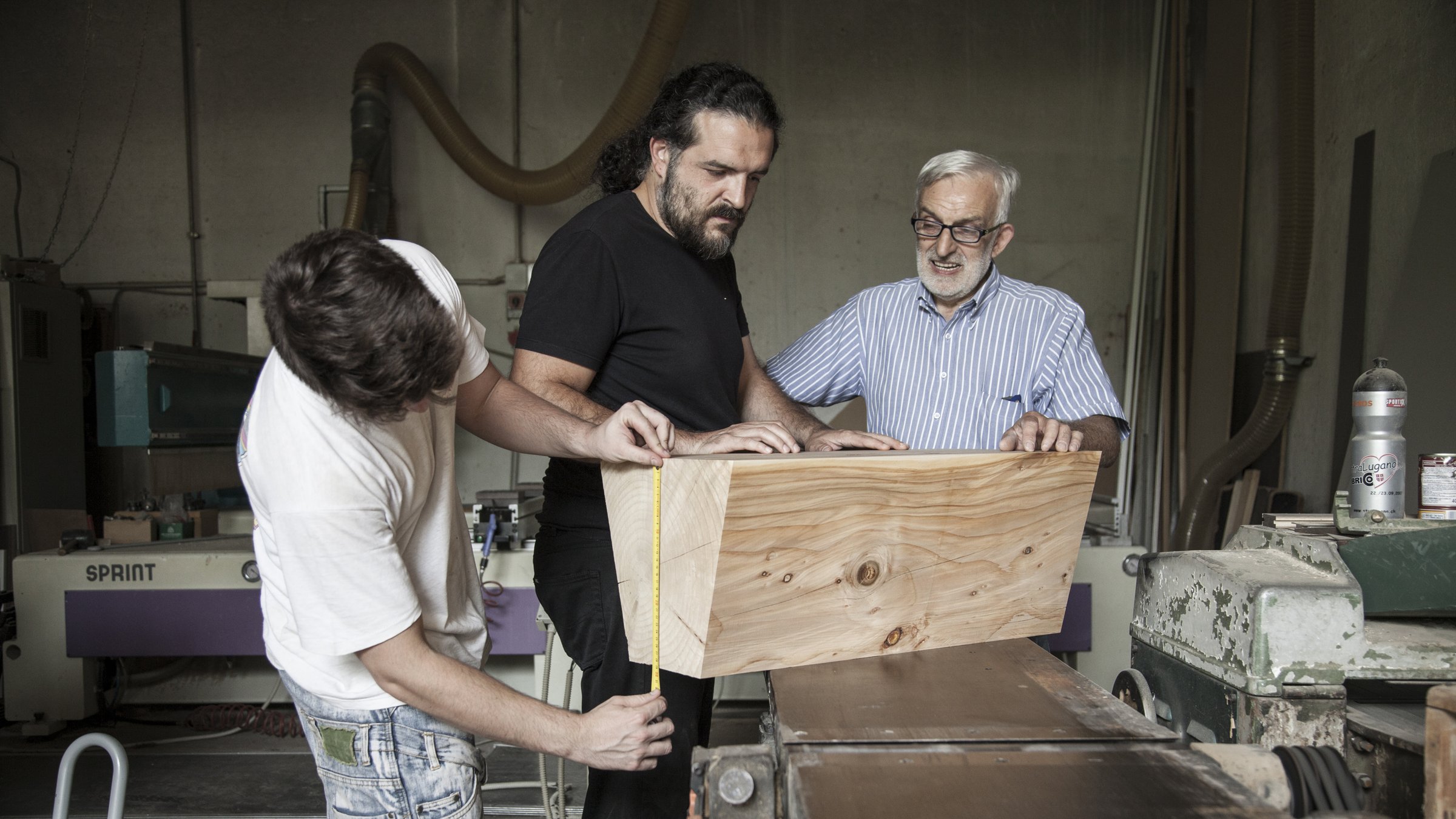 Dettaglio dell'accoppiamento fra pietra e legno di Kefa