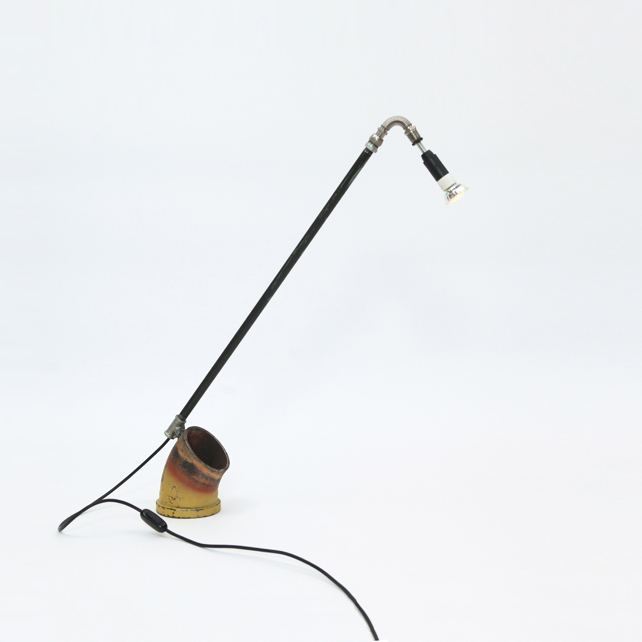 lampada da scrivania in metallo design alessaandro marelli